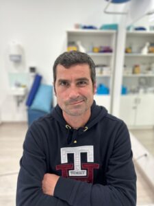 Nuestro paciente Antonio, de 46 años, antes de comenzar con el proceso de rehabilitación.